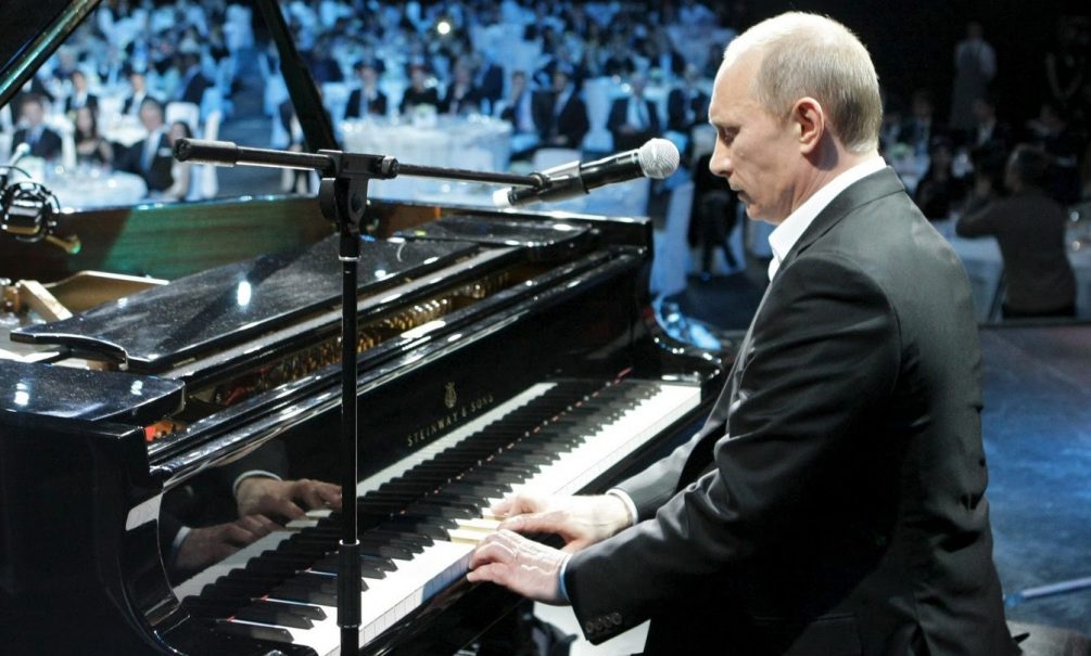 Владимир Путин и рояль 