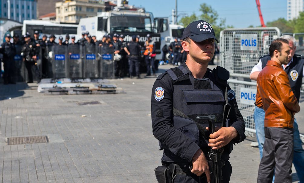 Около 350 полицейских уволены из-за коррупционного скандала в Турции 