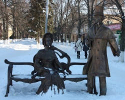Неизвестные оторвали руку у памятника Пушкину в Батайске 