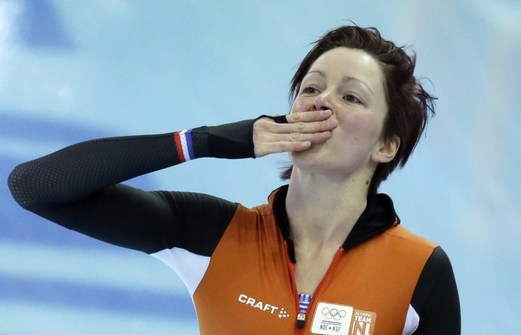 Голландская конькобежка завоевала золото Олимпиады на дистанции 1500 м 