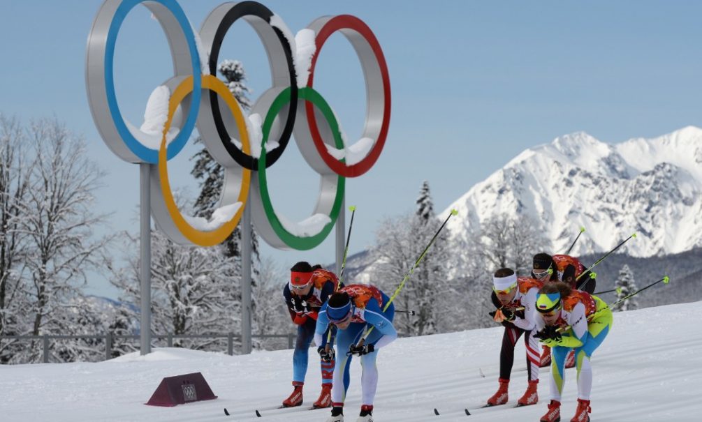 В лыжном командном спринте золото забирают лыжницы из Норвегии 