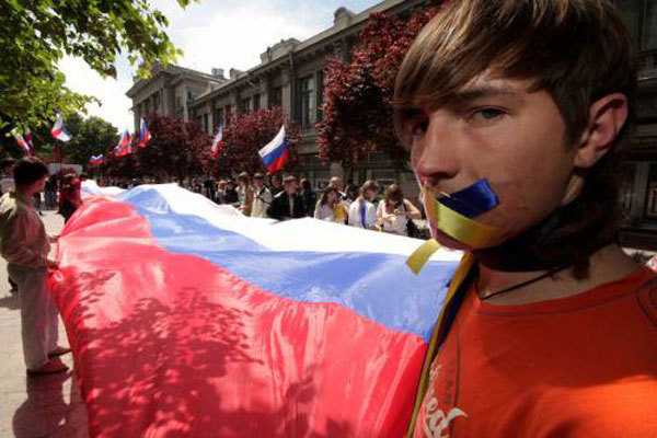Русский язык лишили регионального статуса на Украине 