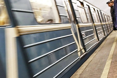 На оранжевой ветке метро Москвы возникли неполадки 