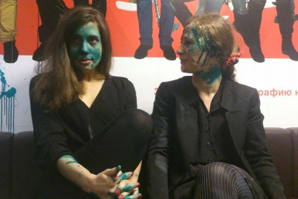 Участницы группы Pussy Riot узнали, кто их облил зеленкой и «настучали» полиции 