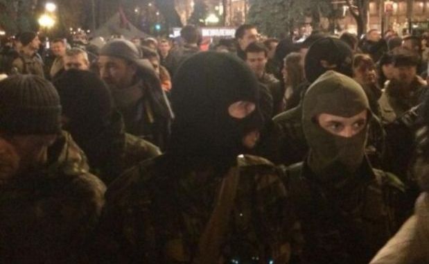 «Правый сектор» продолжил пикет парламента. Его теперь охраняет самооборона Майдана 