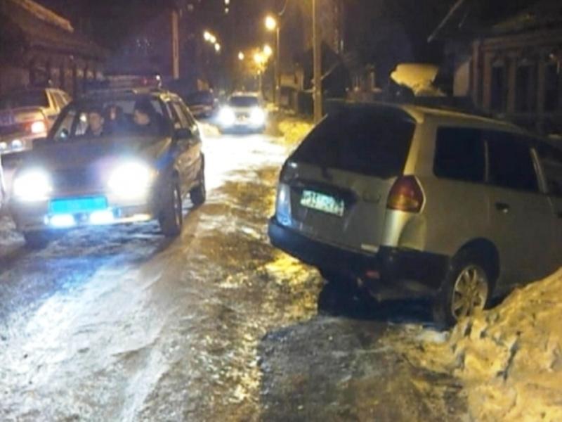 В Иркутске парень и девушка попали под колеса «Ниссана» 