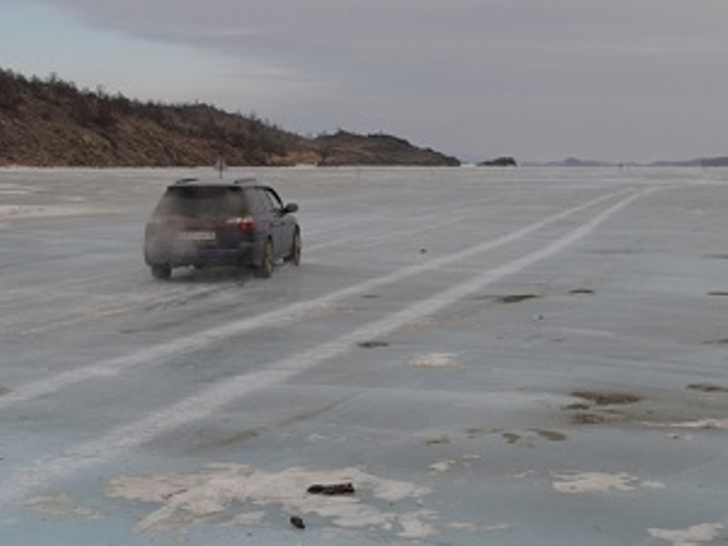 Ледовые переправы начали закрывать в Иркутской области 