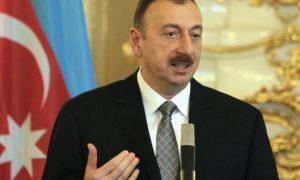«Сложите оружие»: в Баку готовы к мирным переговорам с армянами из Карабаха