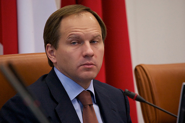 Губернатор Красноярского края призвал собирать деньги для Крыма Губернатор Красноярского края призвал собирать деньги для Крыма