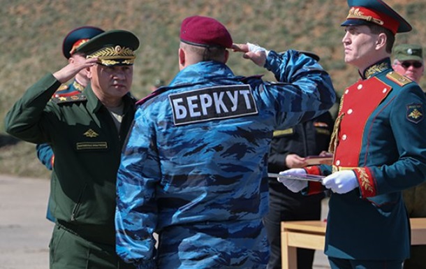 Министр обороны РФ Сергей Шойгу вручил медали «За возвращение Крыма» 