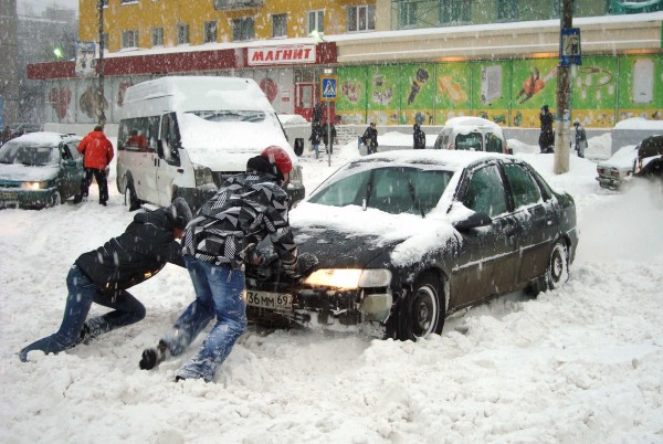 В Твери из-за снегопада произошло более 100 ДТП 