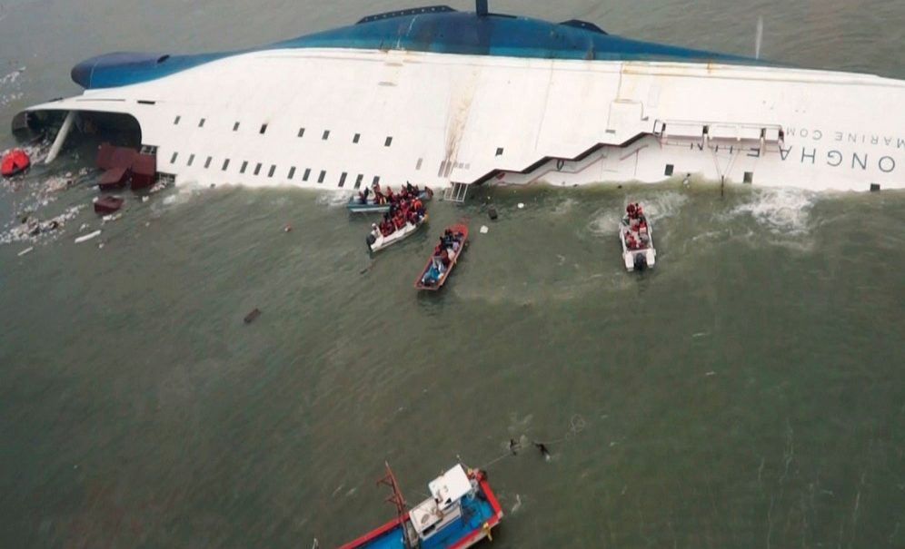 Опубликованы переговоры экипажа затонувшего у берегов Южной Кореи парома 