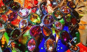 Подсчитана стоимость украшений российских звезд