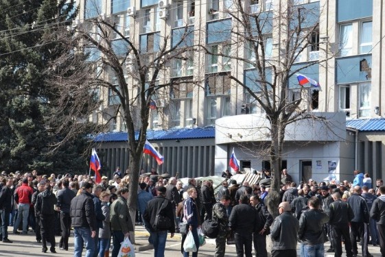 В Луганске на проукраинском митинге приняли резолюцию 