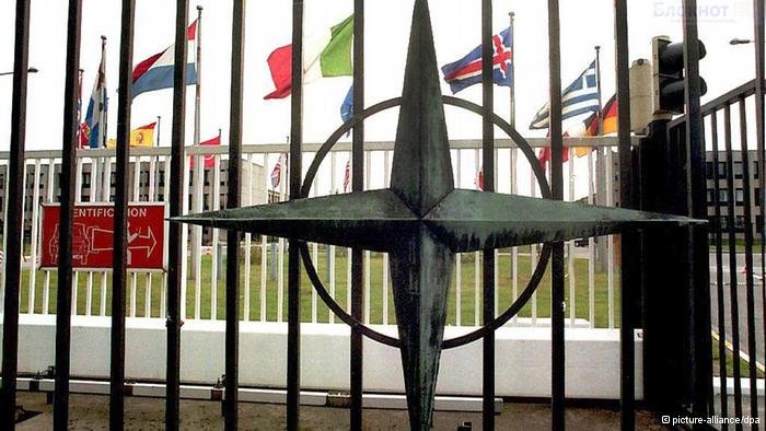 Посторонним вход воспрещен. НАТО ограничивает допуск в штаб-квартиру россиян 