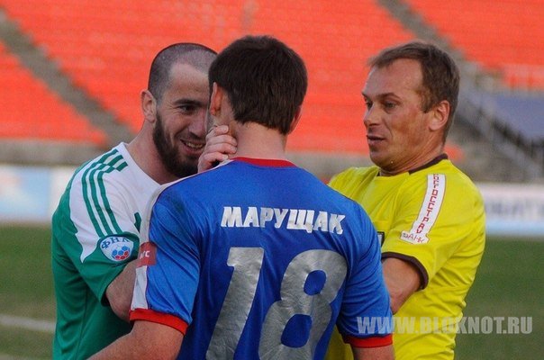 Футбольный матч в Красноярске завершился дракой игроков 