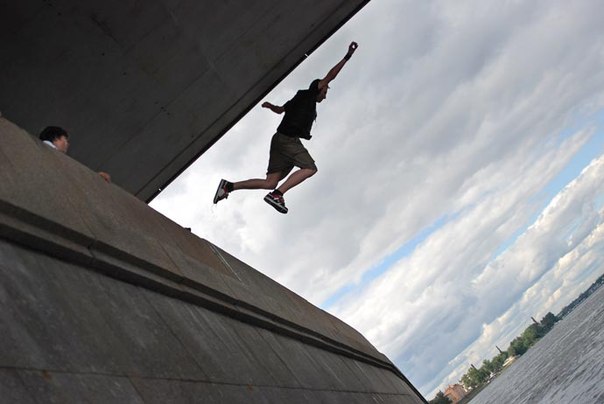 В Москве спасли самоубийцу, прыгнувшего с моста 