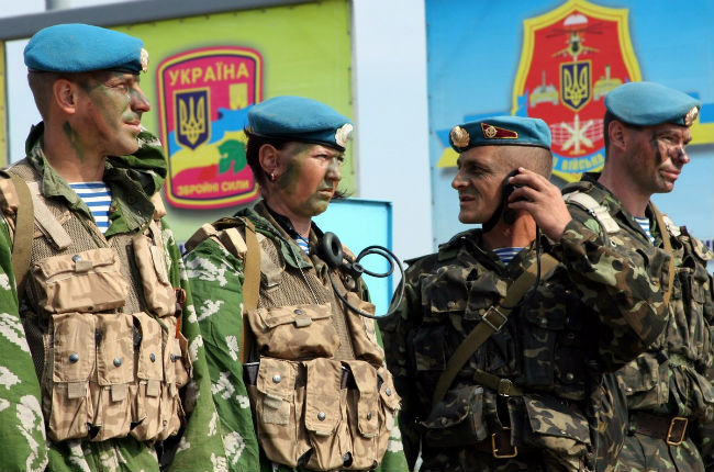 Украинские военные отказываются стрелять по мирным гражданам 
