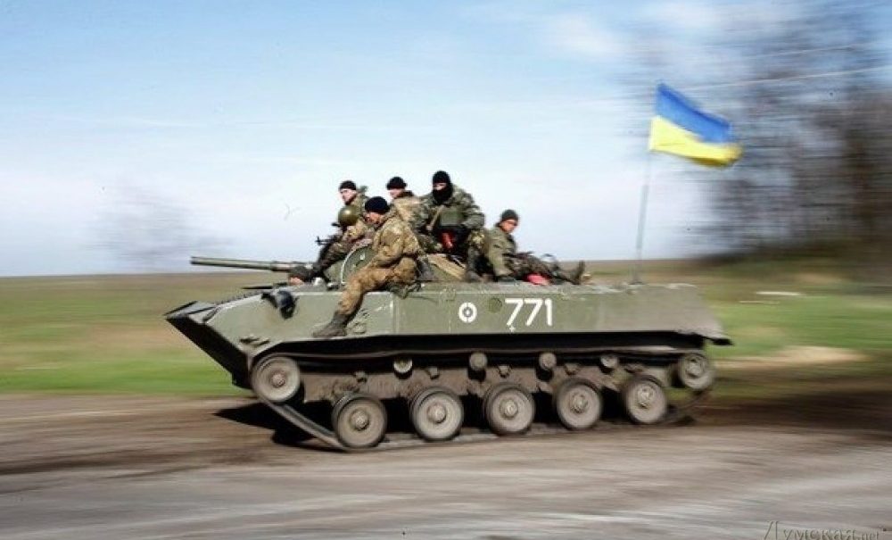 В сторону Мариуполя движется колонна украинской бронетехники 