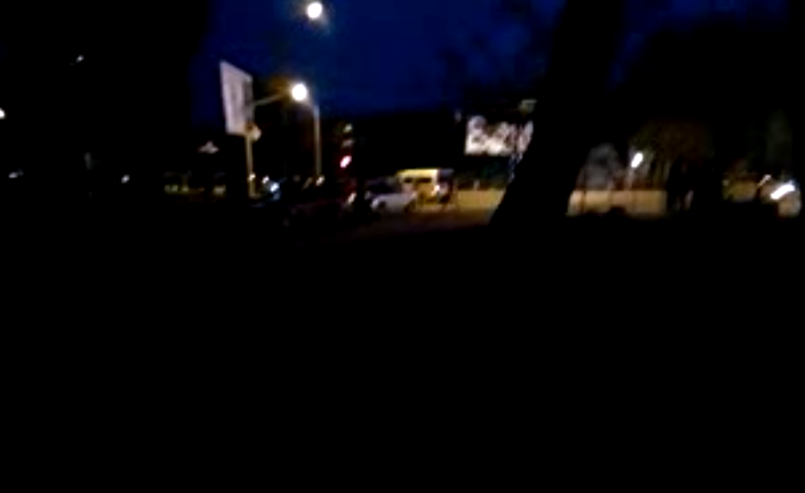 Возле военкомата в Луганске вновь слышны выстрелы, возможно есть погибшие Возле военкомата в Луганске вновь слышны выстрелы, возможно есть погибшие