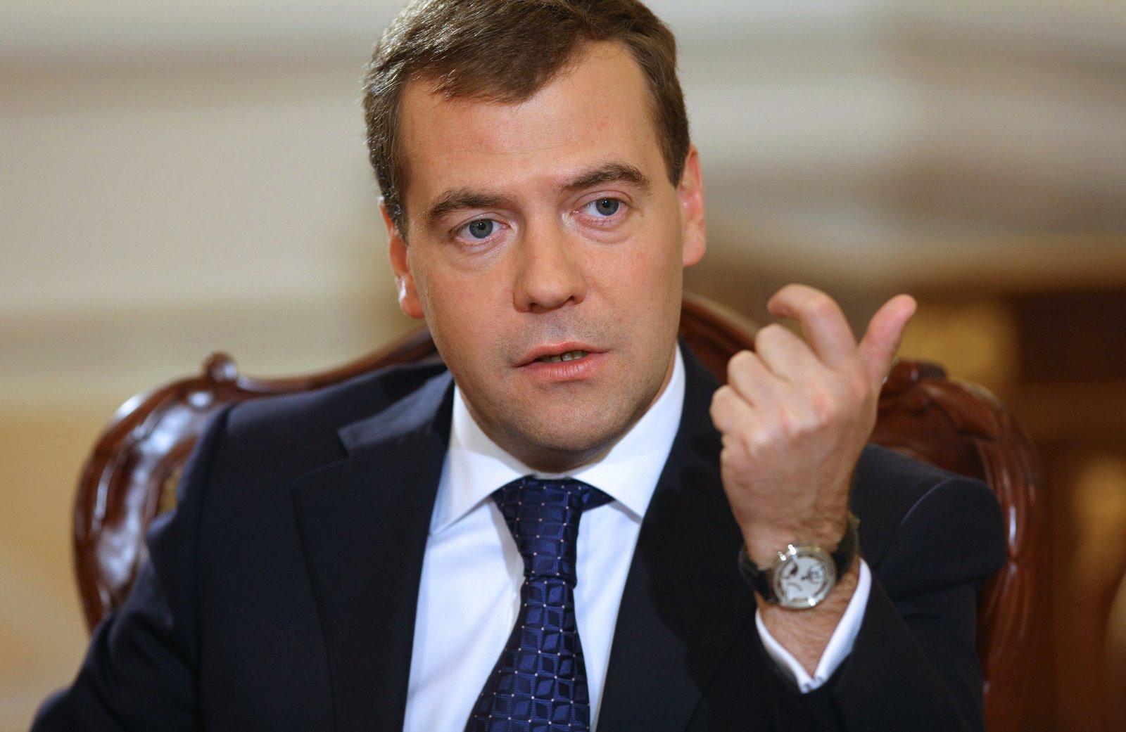 Медведев назвал условие переговоров по цене на газ с Украиной Медведев назвал условие переговоров по цене на газ с Украиной