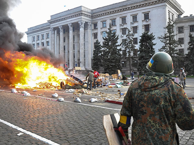 Радикалы в Одессе угрожают выжившим в пожаре 