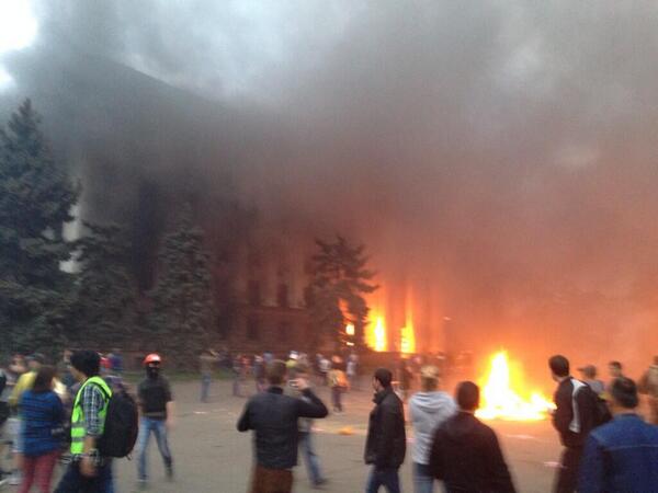 Столкновения в Одессе: погибли четыре человека, горит Дом профсоюзов 