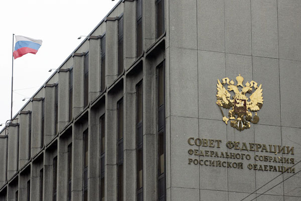Совфед разрешил совмещать посты сенатора и регионального депутата Совфед разрешил совмещать посты сенатора и регионального депутата