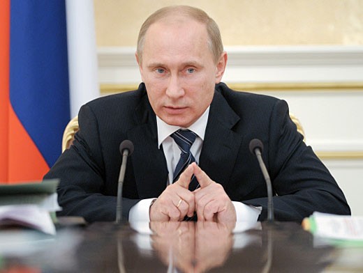 Путин может подарить свой костюм любому Путин может подарить свой костюм любому