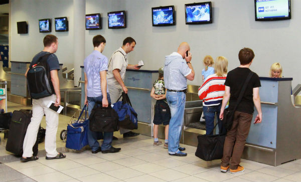 Россияне в экстренных случаях смогут вернуться на родину без паспортов 