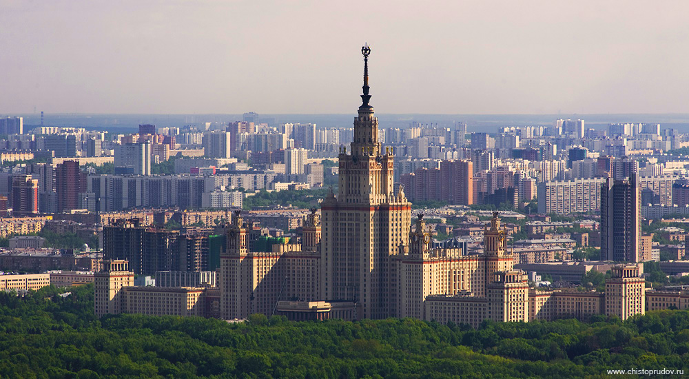 Подано москва. Панорама МГУ длинная. Дом с видом на МГУ. МГУ вид из окна. Виды университетов.