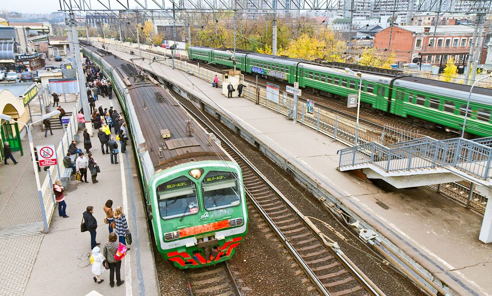 Пассажирам электричек раздают воду бесплатно 