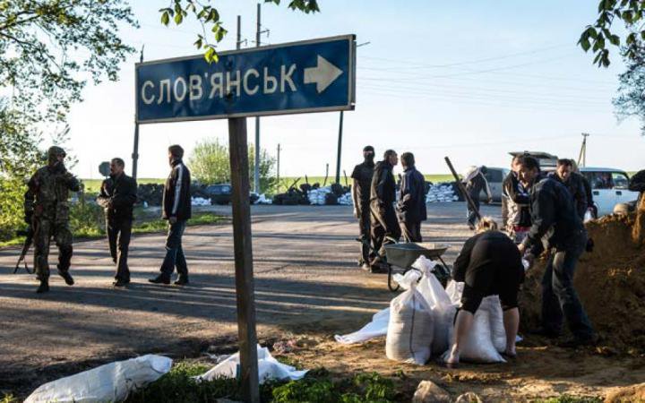 Под Славянском идут бои за деревню Николаевку 