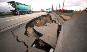 Власти Воронежской и Ростовской областей нашли виновного в плохих дорогах, разрушенной инфраструктуре и других бедах своих регионов