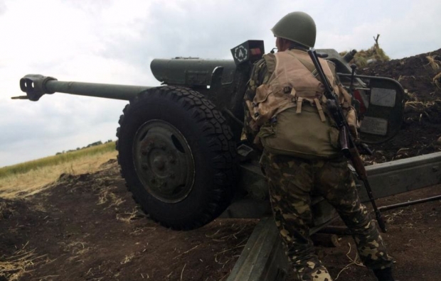 Украинские силовики наносят авиационные и артиллерийские удары по позициям ополченцев на Донбассе 