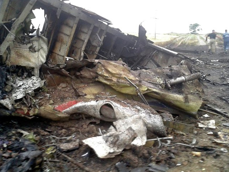 Очевидцы утверждают что перед авиакатастрофой в небе был виден боевой самолет