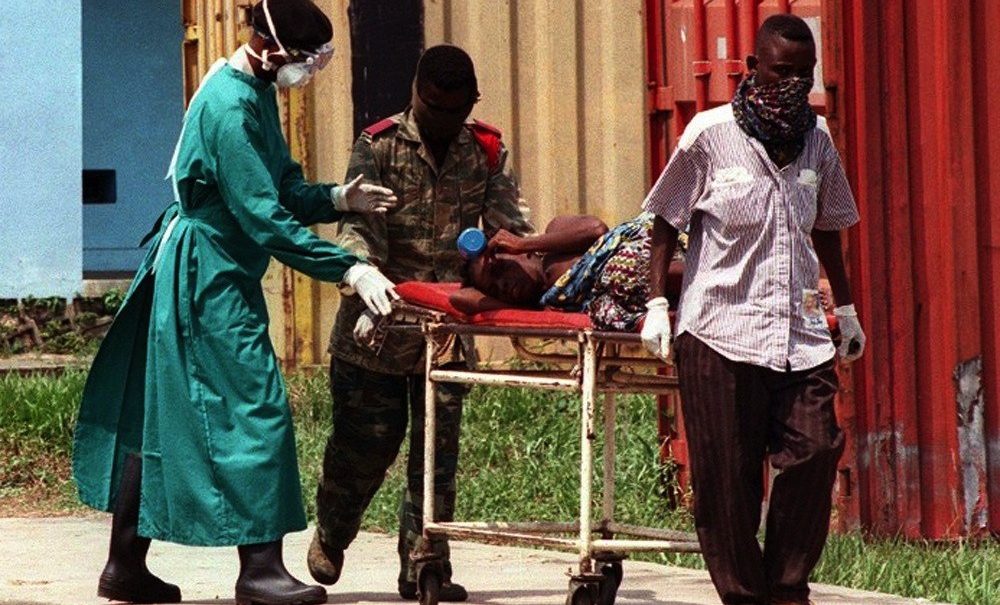 От лихорадки Эбола в Африке скончалось уже 887 человек 