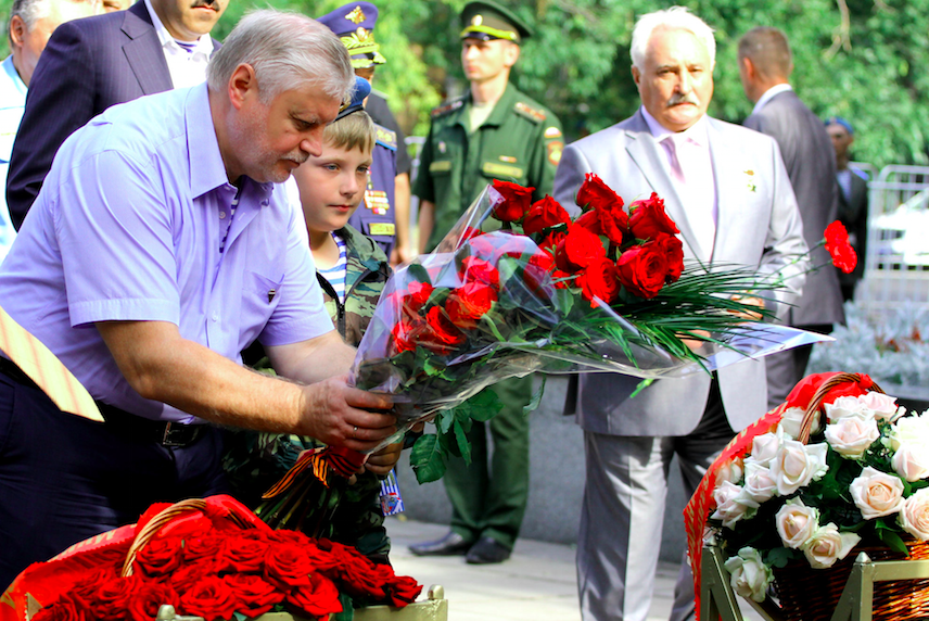 Сергей Миронов с сыном поздравил десантников с Днем ВДВ 