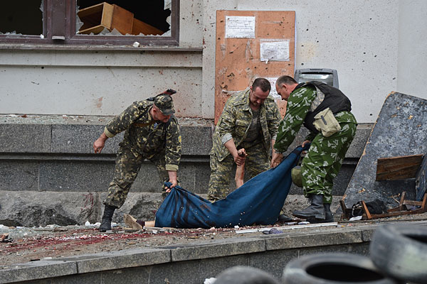 В Луганске еле успевают подсчитывать погибших. Ситуация в городе ухудшается 