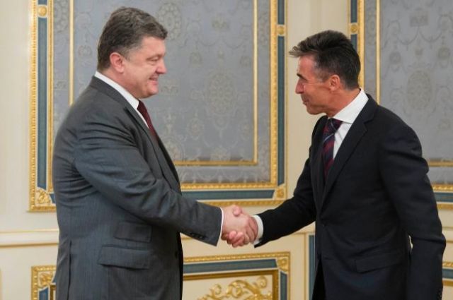 Порошенко дал Расмуссену Свободу, получив приглашение в Уэльс Порошенко дал Расмуссену Свободу, получив приглашение в Уэльс