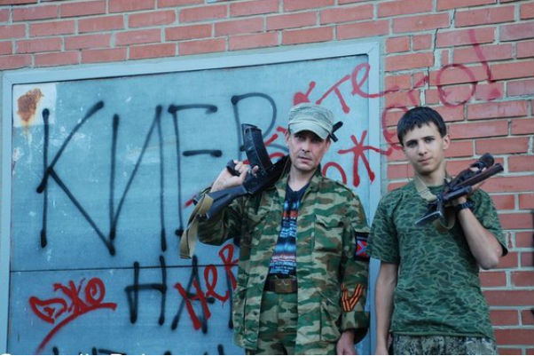 Донбасс встретил День своего освобождения под обстрелами 