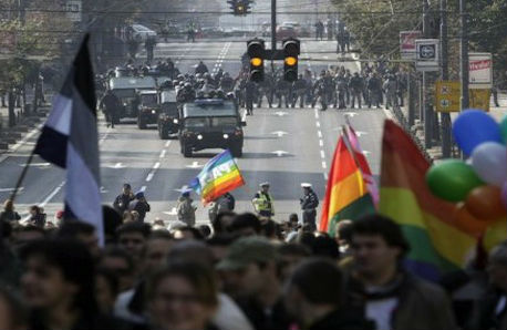 Гей-парад в Белграде охраняла бронетехника 