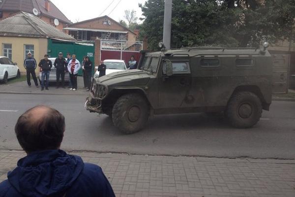 В Ростове бронеавтомобиль протаранил 10 иномарок: двое погибли 