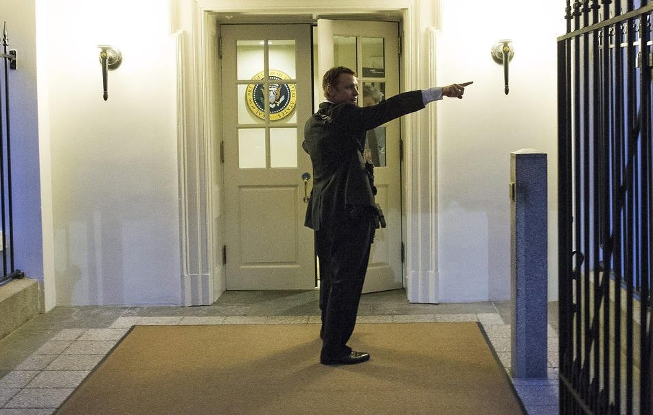 Персонал Белого дома в Вашингтоне эвакуировали из-за проникновения злоумышленника 