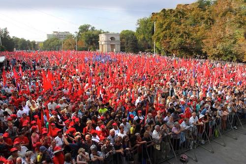 В Кишиневе более 50 тысяч человек вышли на митинг «За Молдову вместе с Россией» 