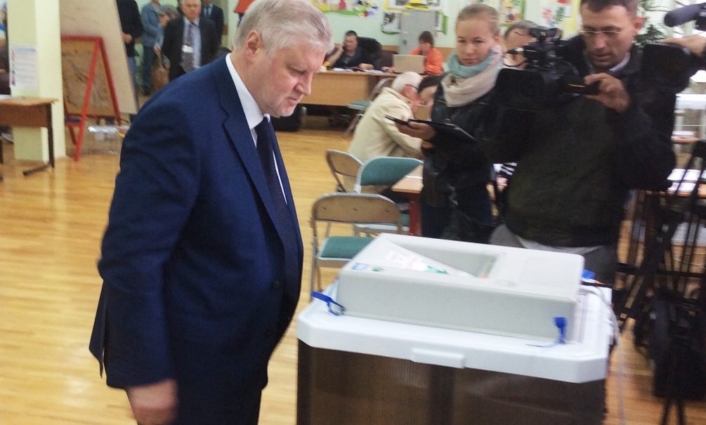 Сергей Миронов проголосовал на 73-м избирательном участке Москвы 