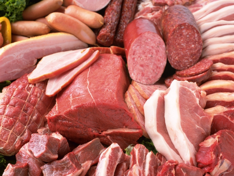 Онколог рассказал об опасности употребления жирного мяса 