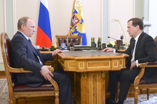 Путин согласился с предложением Медведева упразднить Минрегион, Рособоронзаказ и Рособоронпоставку 