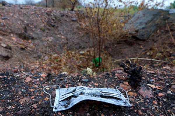 Генпрокурор Украины заявил, что силовики не имеют отношения к братским могилам в Донбассе 