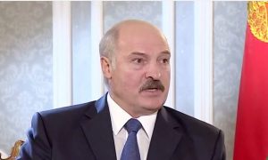 Лукашенко посоветовал украинцам смести олигархов